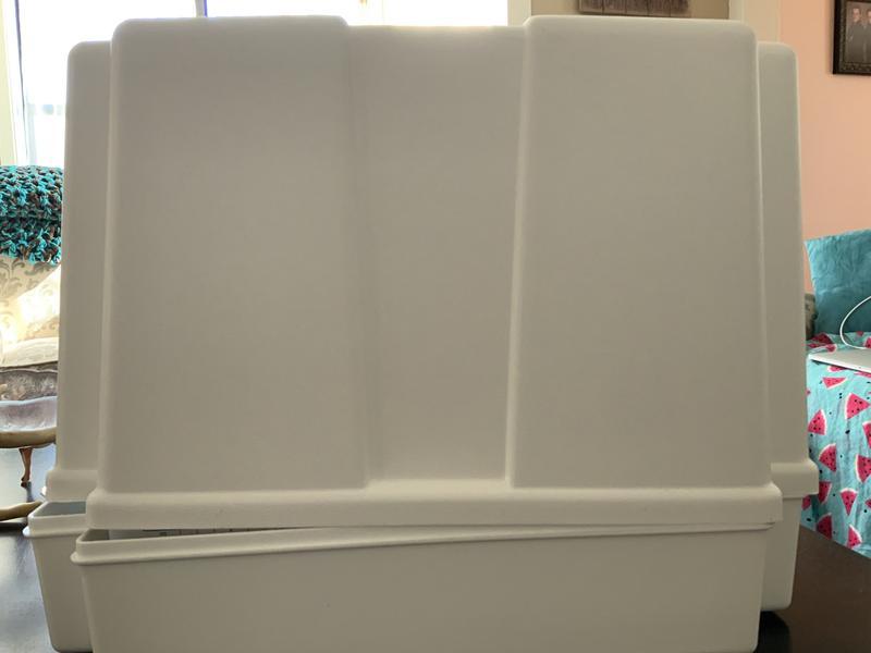 The lid sits too far to the right.