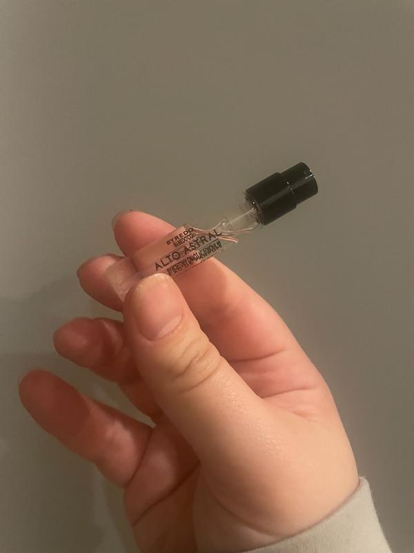 Customer photo for "A floral, coconuty perfume"