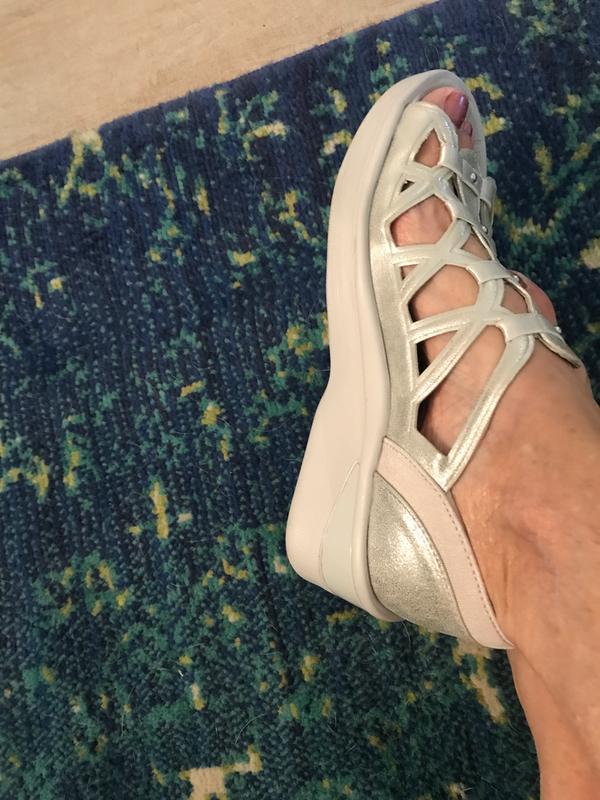 bzees sasha gladiator sandal