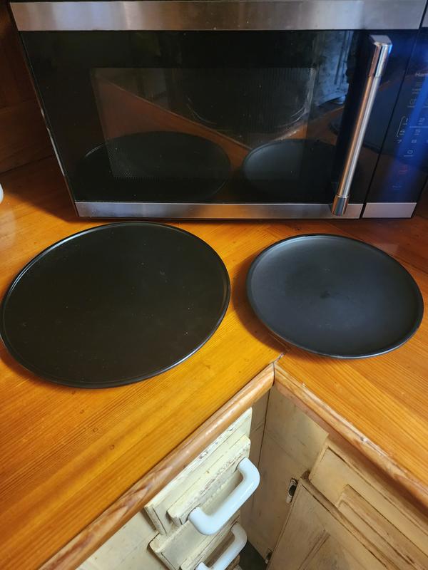 Nice sized plates and saucers.