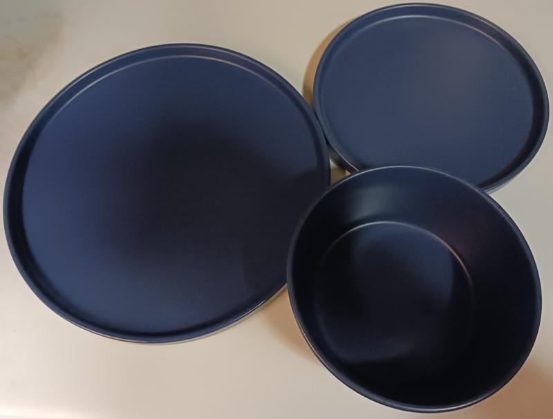 Strong and sturdy dinnerware set!