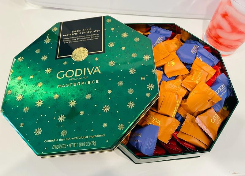 Assorted Masterpiece Holiday Tin, 50pc. | GODIVA – GODIVA