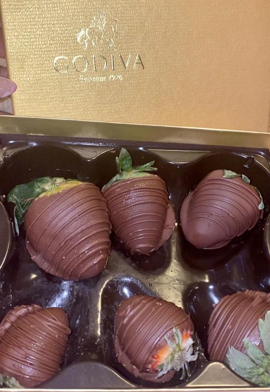 Moet & Chandon Nectar Rose & Godiva Chocolate Gift Box