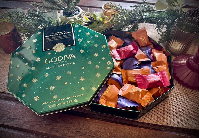Assorted Masterpiece Holiday Tin, 50pc. | GODIVA – GODIVA