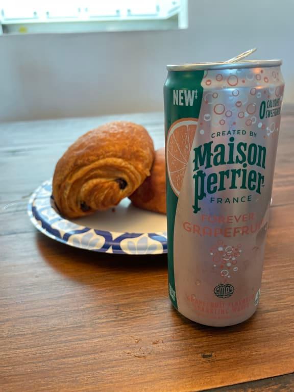 オウパラディSavon/Pure/Grapefruit/Springgarden Grapefruit Sparkling Water 11.15 fl oz, 8 Pack | Maison Perrier