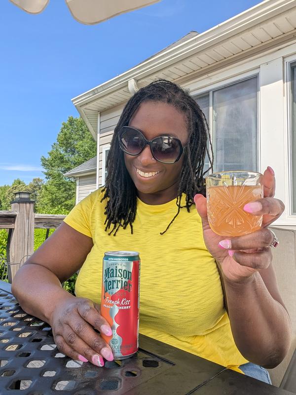 French Kiss Flavored Water Peach & Cherry | Maison Perrier®