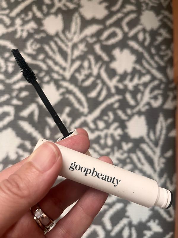 Customer photo for "Nice mascara, but no results!"