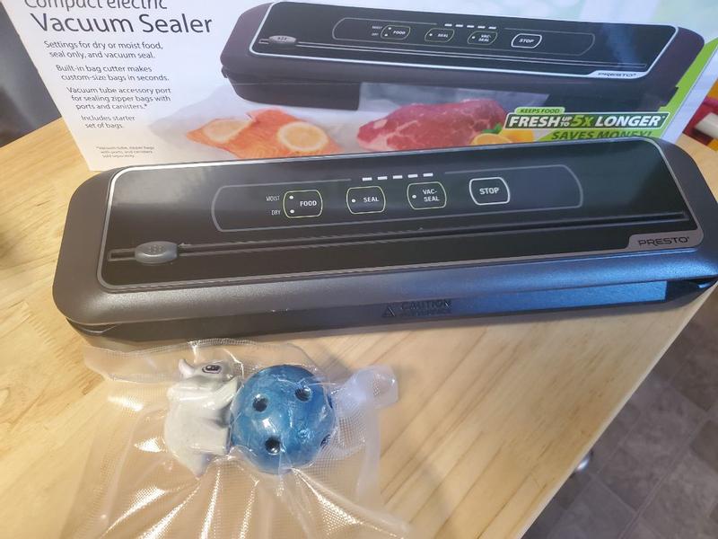KOIOS Vacuum Sealer Machine with Two Food Sealer Bags Rolls, BPA Free  Vacuum Storage Bags for Food or Sous Vide, Built-in Cutter, Dry & Moist  Food