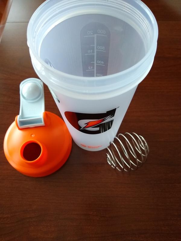 Gatorade Basic Blender Bottle - Smooth Mixing, Convenient Carrying Loop,  Flip Cap Design in the Water Bottles & Mugs department at