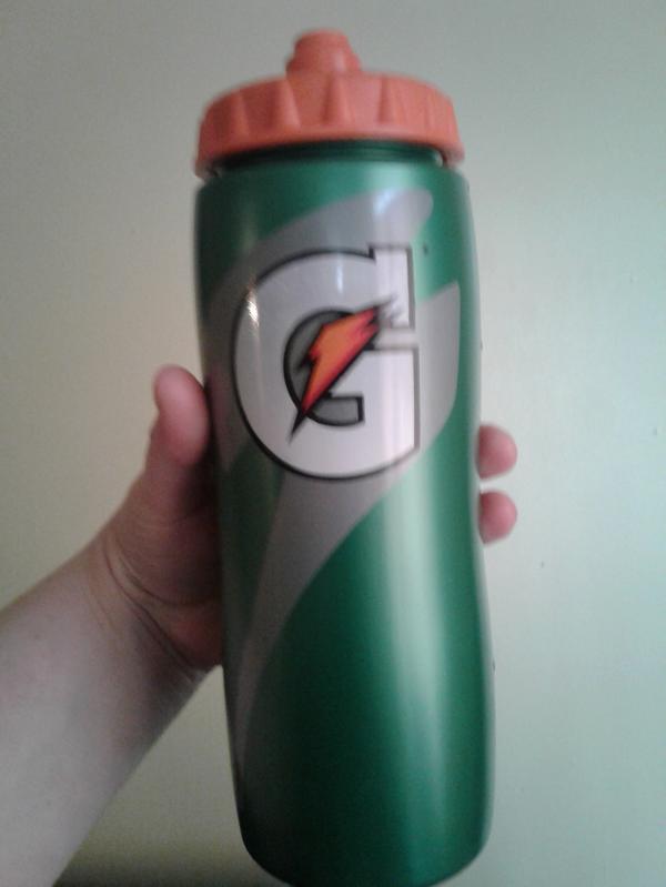 Gatorade 28 Ounce Contour Style Squeeze Water Bottle 