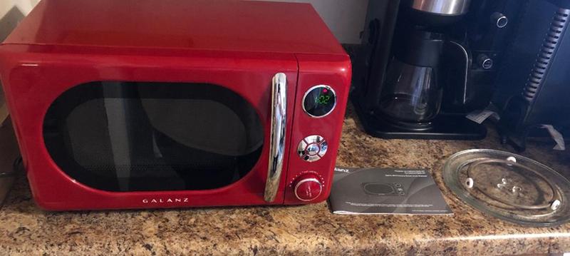 Galanz 0.7 cu ft Retro Red Microwave Oven