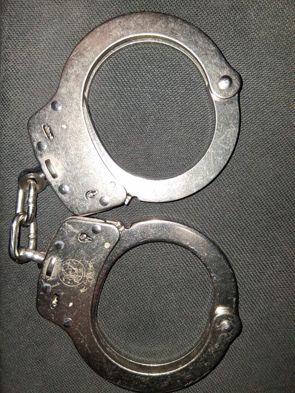 Smith & Wesson Nickel Single Chain Handcuffs | Galls