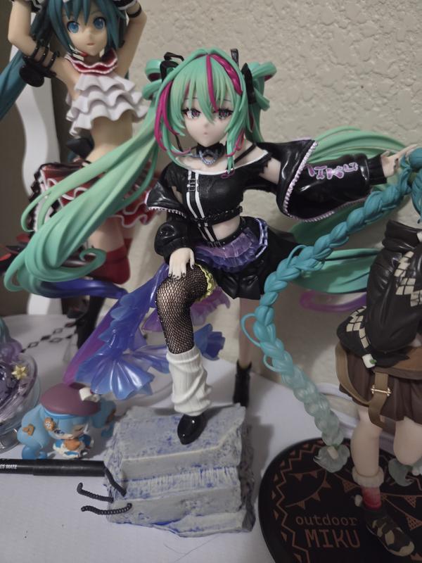 SEGA Hatsune Miku Hatsune Miku Punk FIGURIZMa 9.1-in Figure | GameStop