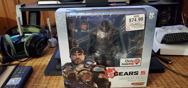 gears of war marcus fenix action figure