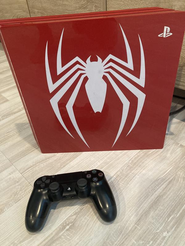 ps4 pro本体　スパイダーマン仕様 PlayStation 4 Pro」の真っ赤なスパイダーマン仕様の限定デザイン