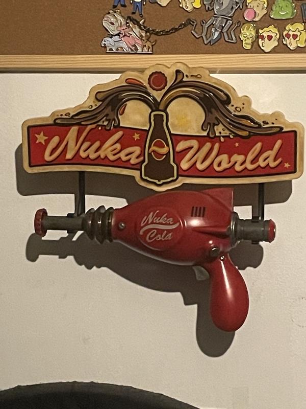 Figura Metallica Nuka Cola Tapper - Replica Holotape Da Fallout 76 (Edizione Limitata 2024)