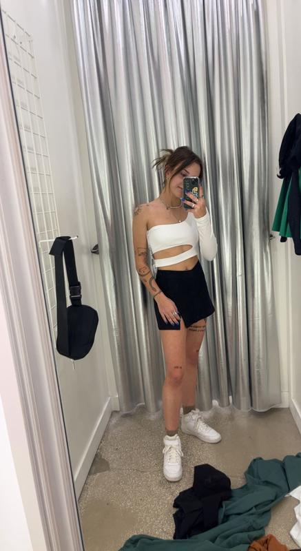 That's Hot Mini V Waist Skort Black