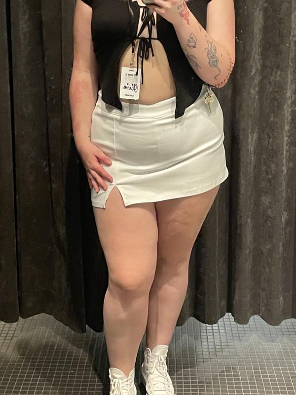 That's Hot Mini V Waist Skort White