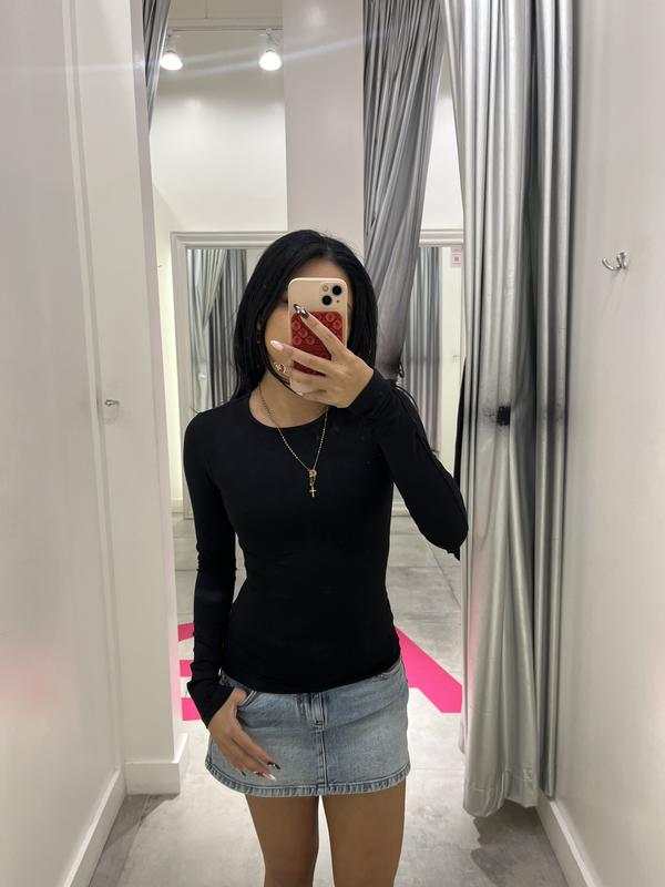 Sleek Crewneck Long Sleeve Top