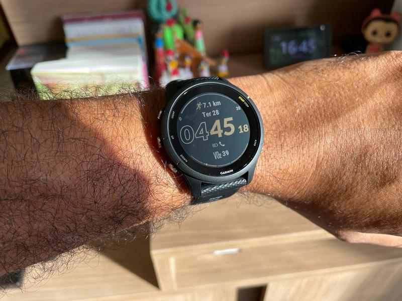 GARMIN Forerunner 255 Music Montre intelligente de course avec