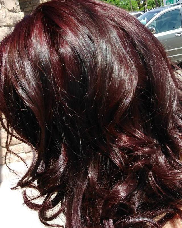 the color garnet red