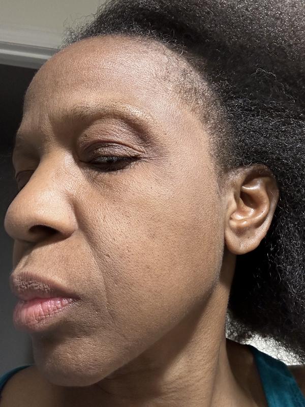 All-in-1 removed the pink and black eye liner test almost in 1 swipe. It cleared all the professional makeup from my skin in 3.