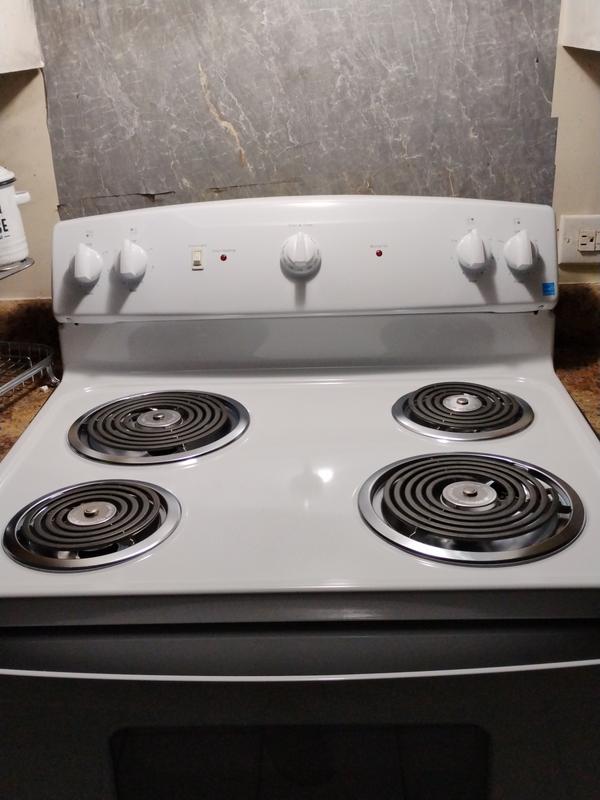 GE 30-in 4 Burners 5-cu ft Freestanding Electric Range (White ...