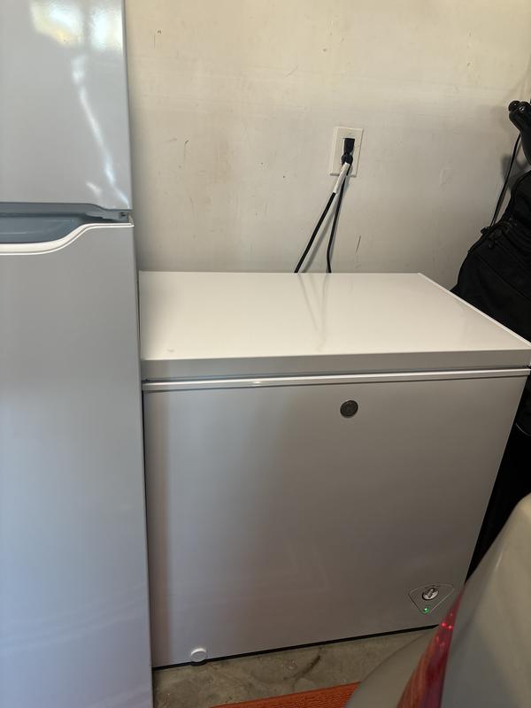 GE Garage Ready 7 cu ft Manual Defrost Chest Freezer White at