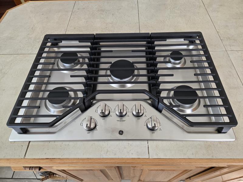 GE 30 in. Gas Cooktop in Stainless Steel with 5 Burners Including