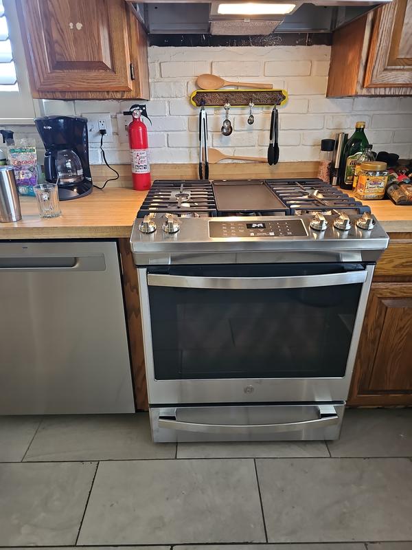 GE 30 Inch Slide-In Gas Range 5 Burner with Continuous Burner Grates Hi-Lo  Broil Option Self Cleaning Oven Delayed Start Stainless SKU 16243