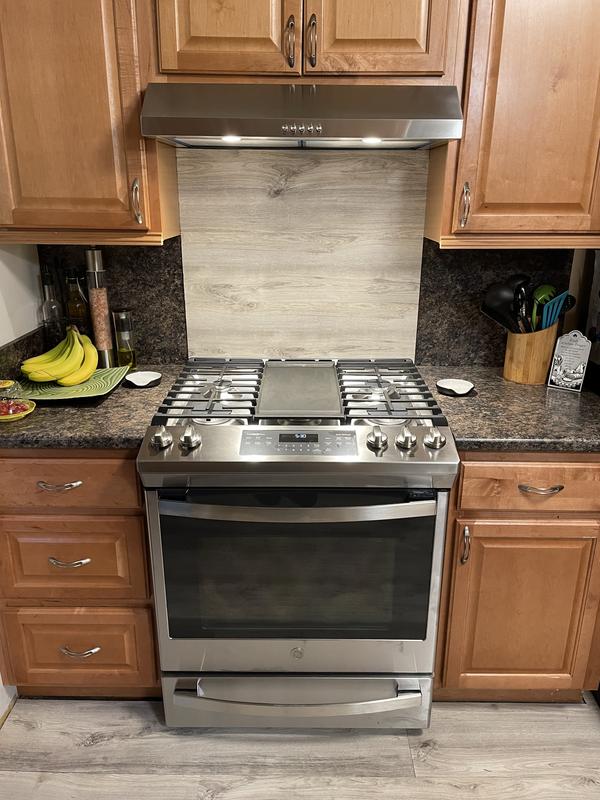 JGS760SPSS GE Appliances The 'Look Ma, No Backsplash!' Slide-In Gas Range