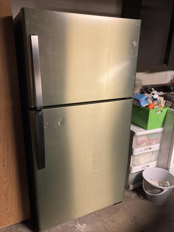 ふわページ GE 21.9 cu. ft. Top Freezer Refrigerator in White, Garage