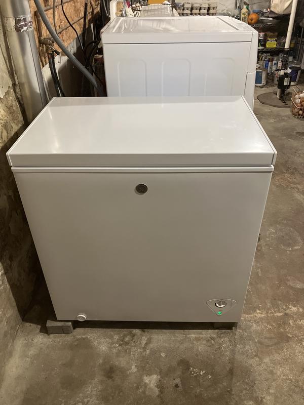 GE Garage Ready 10.7 cu. ft. Manual Defrost Chest Freezer in White