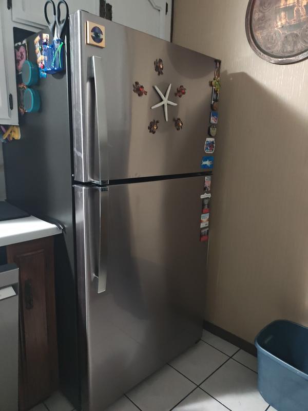 GE 21.9 cu. ft. Top Freezer Refrigerator in Black Slate