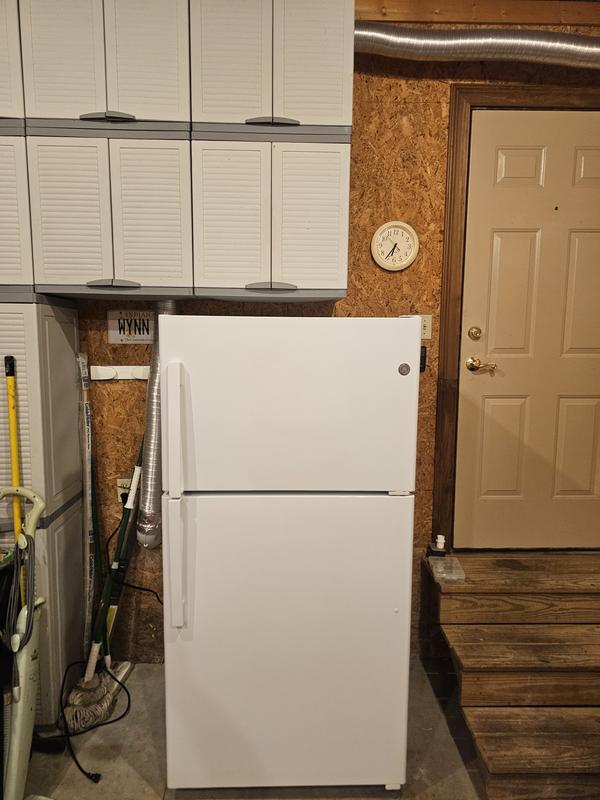 roget251ページ GE 21.9 cu. ft. Top Freezer Refrigerator in Black Slate