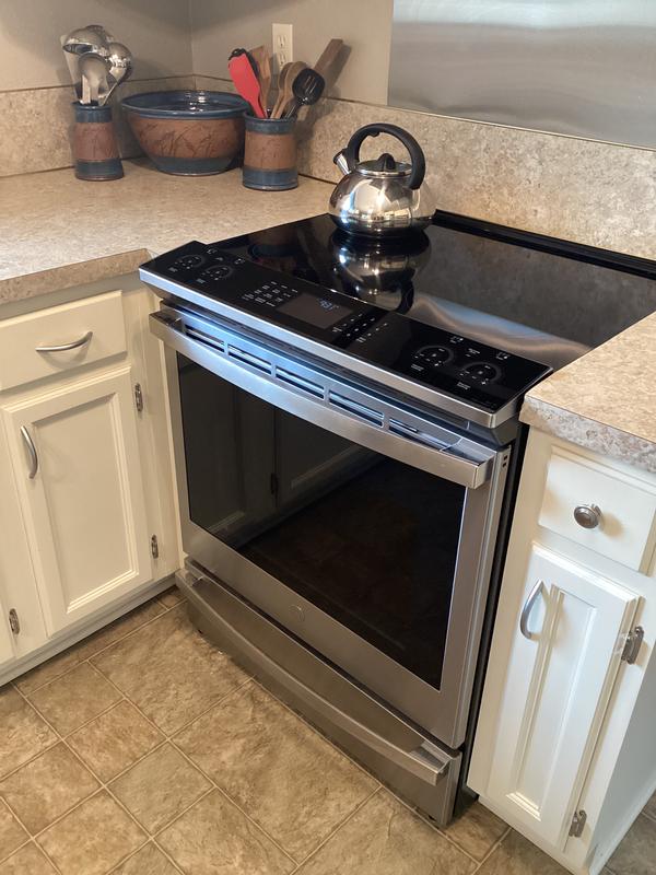 PHS93XYPFS in Fingerprint Resistant Stainless by GE Appliances in  Worcester, MA - GE Profile™ 30 Smart Slide-In Front-Control Induction  Fingerprint Resistant Range with In Oven Camera