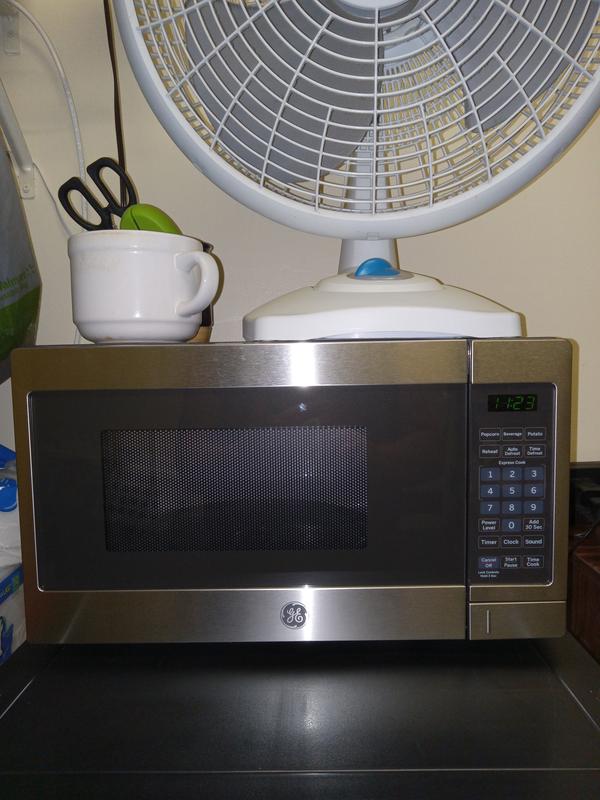 GE JES1072DMWW 0.7 cu. ft. Countertop Microwave Oven with