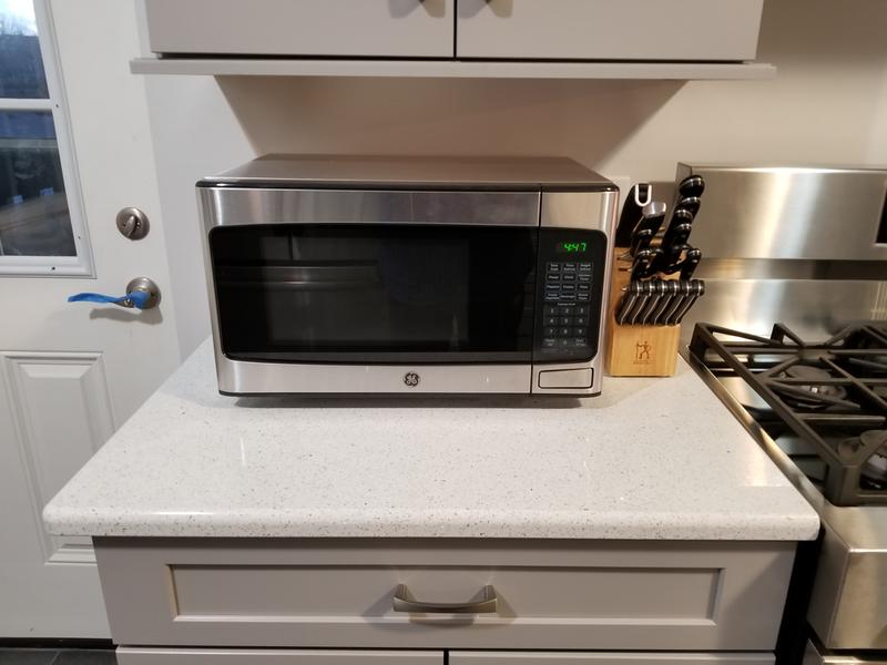 Ge Appliances 250357 1 1 Cu Ft 950w Microwave White 1 Kroger
