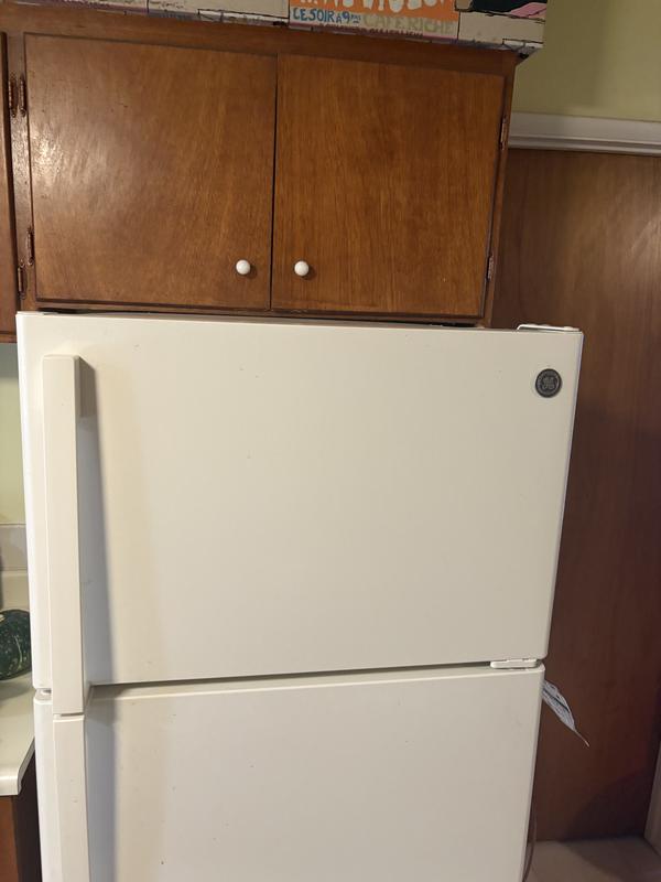 GE 16.6-cu ft Top-Freezer Refrigerator (Bisque) ENERGY STAR