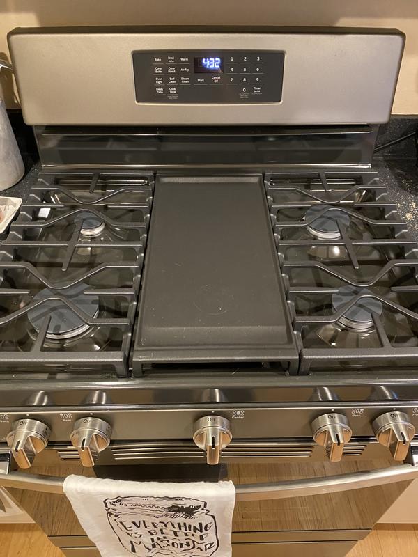 GE 30 in. 5.0 cu. ft. Air Fry Convection Oven Freestanding Gas Range with 5  Sealed Burners & Griddle - Slate