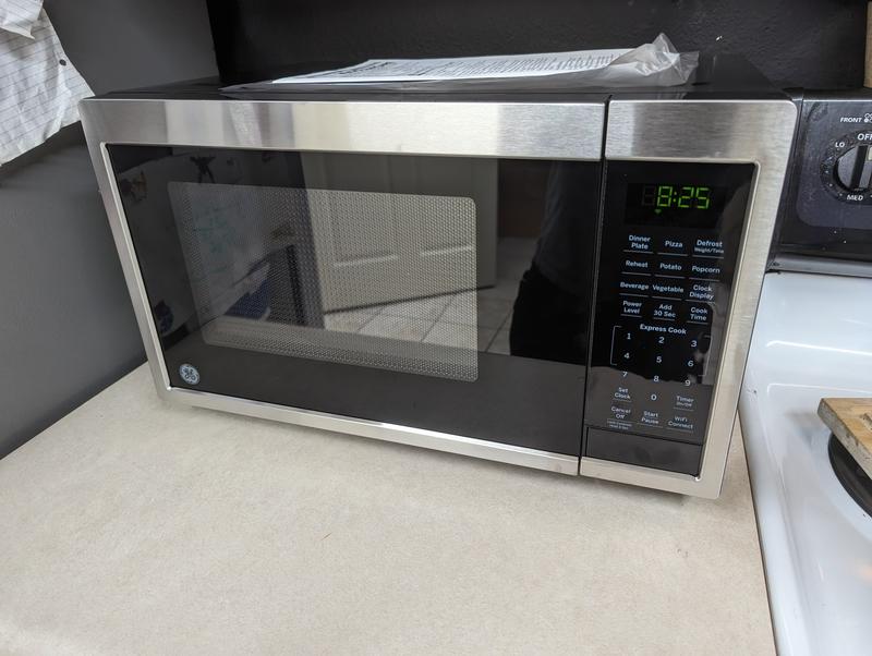 GE 0.9 Cu. Ft. Capacity Smart Countertop Microwave Oven JES1097SMSS