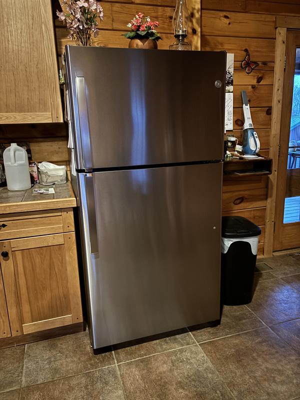 FREEZER Boss CKM HOT TOP 黒 GE Garage-ready 21.9-cu ft Top-Freezer Refrigerator (Black
