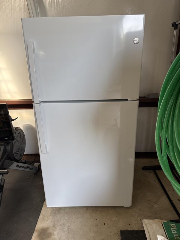 GE GTS22KGNRWW Garage Ready Top-Freezer Refrigerator | Abt GE GTS22KGNRWW Garage Ready Top-Freezer Refrigerator | Abt