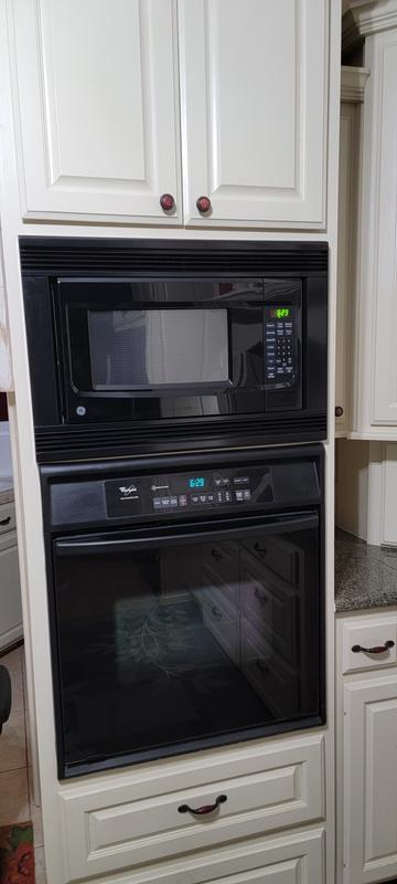 GE JES1142SJ 1.1 cu. ft. Countertop Microwave Oven with 1,100 Cooking Watts  & Child Lockout