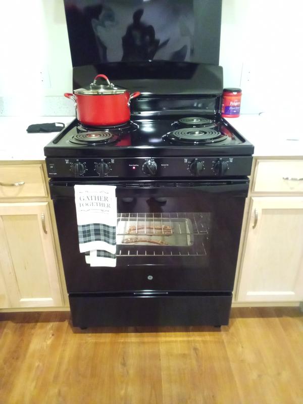 GE 30-in 4 Burners 5-cu ft Freestanding Electric Range GE 30-in 4 Burners 5-cu ft Freestanding Electric Range