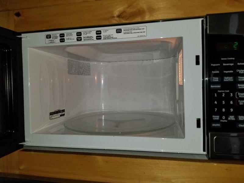 Ge 2 0 Cu Ft Capacity Countertop Microwave Oven Jes2051dnbb