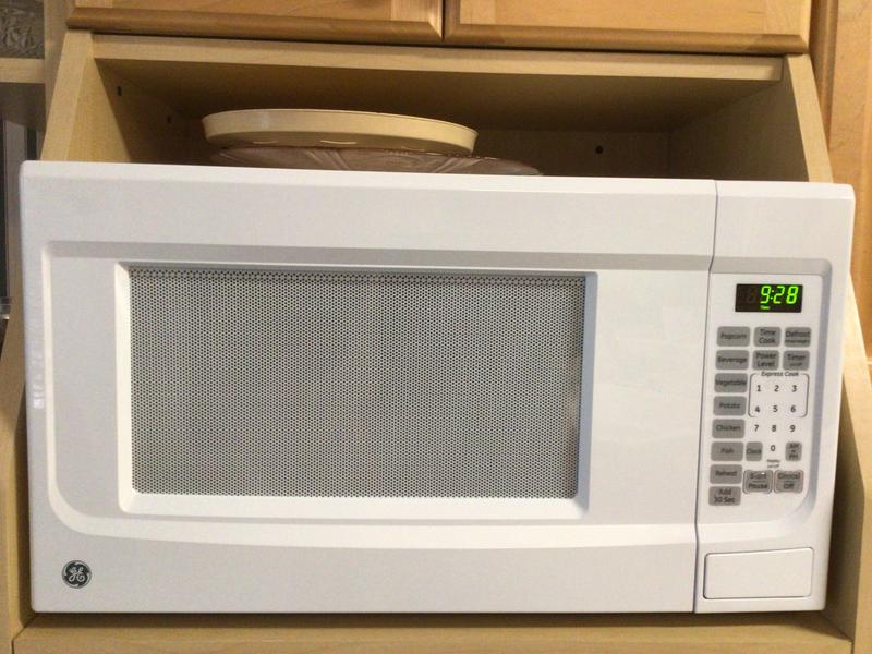 GE JES1142SJ 1.1 cu. ft. Countertop Microwave Oven with 1,100 Cooking Watts  & Child Lockout