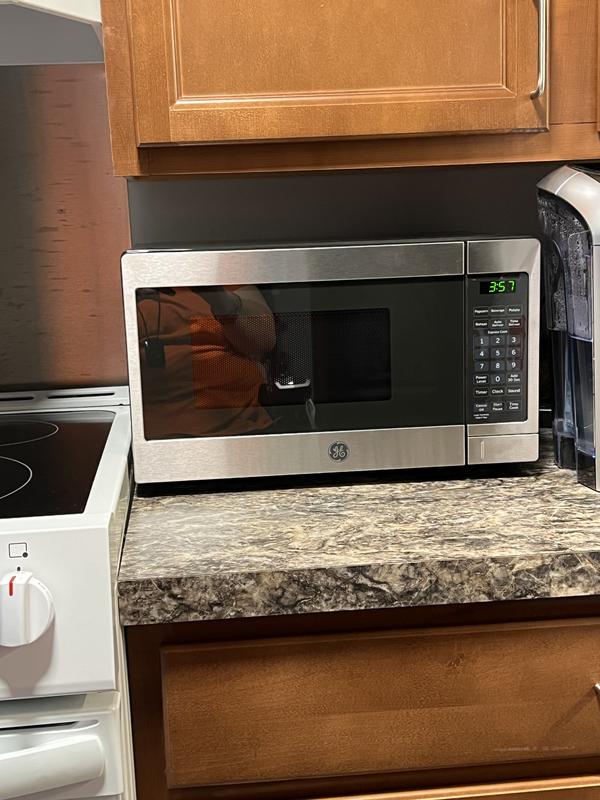 GE 0.7 Cu. Ft. Spacemaker Countertop Microwave Oven Stainless