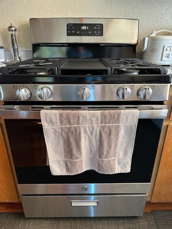 GE® Appliances 30 Free-Standing Gas Range mod. JGBS66REKSS in Stainless  Steel, Edge-to-edge cooktop 