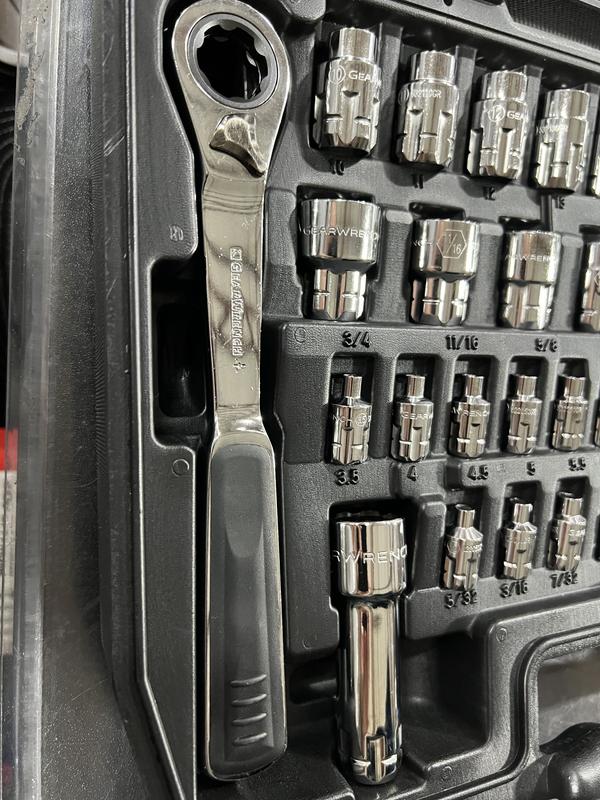 Gearwrench pass deals through socket set